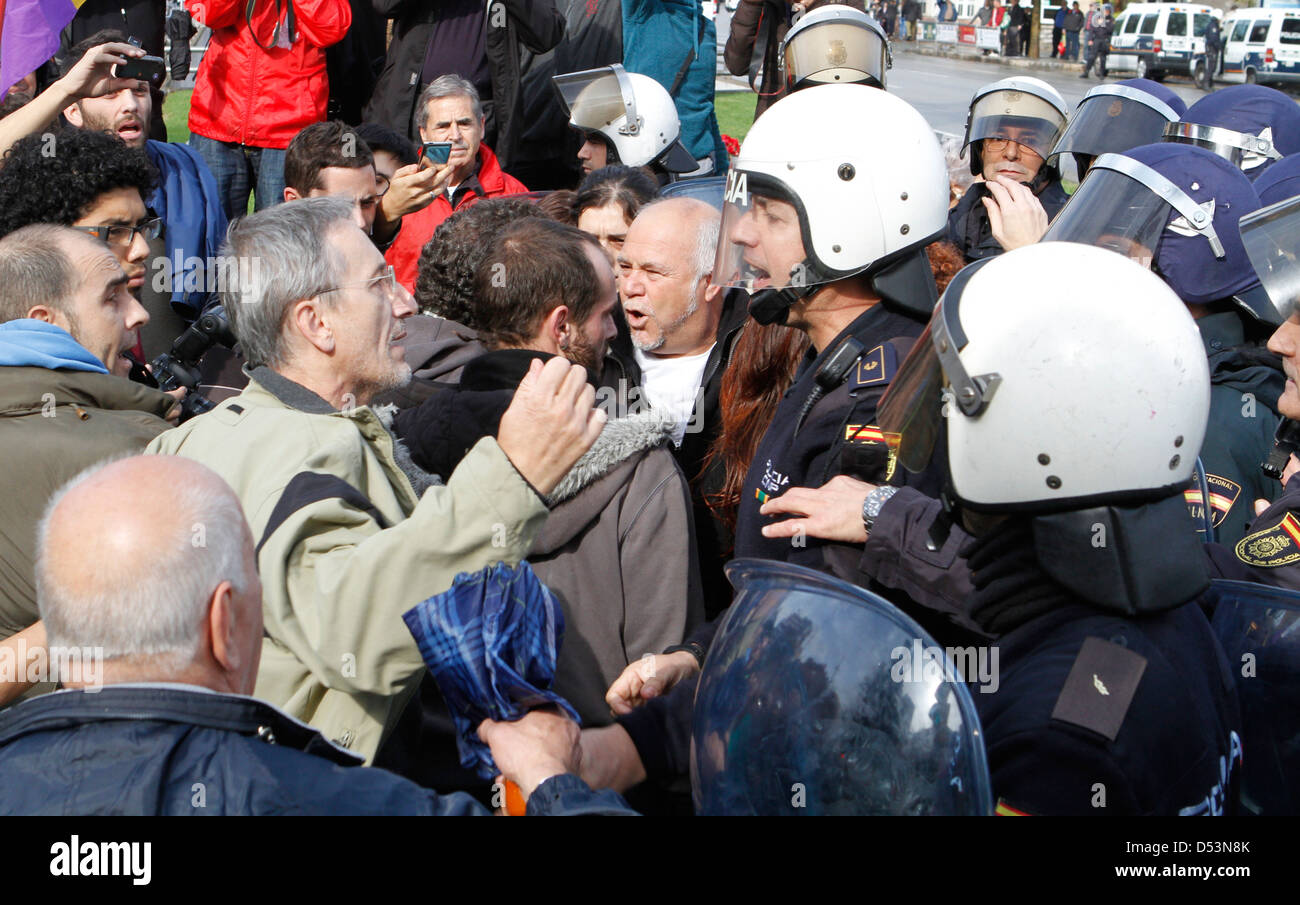 I dimostranti protestano durante uno sciopero generale giorno contro i tagli sui servizi pubblici in spagnolo isola delle Baleari di Maiorca Foto Stock