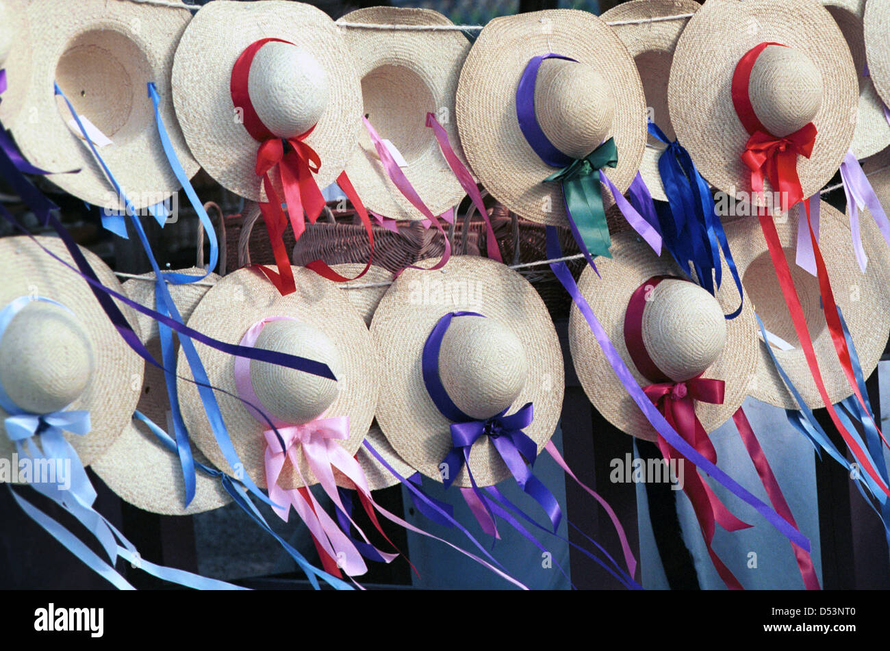 Nastri di cappello di paglia immagini e fotografie stock ad alta  risoluzione - Alamy