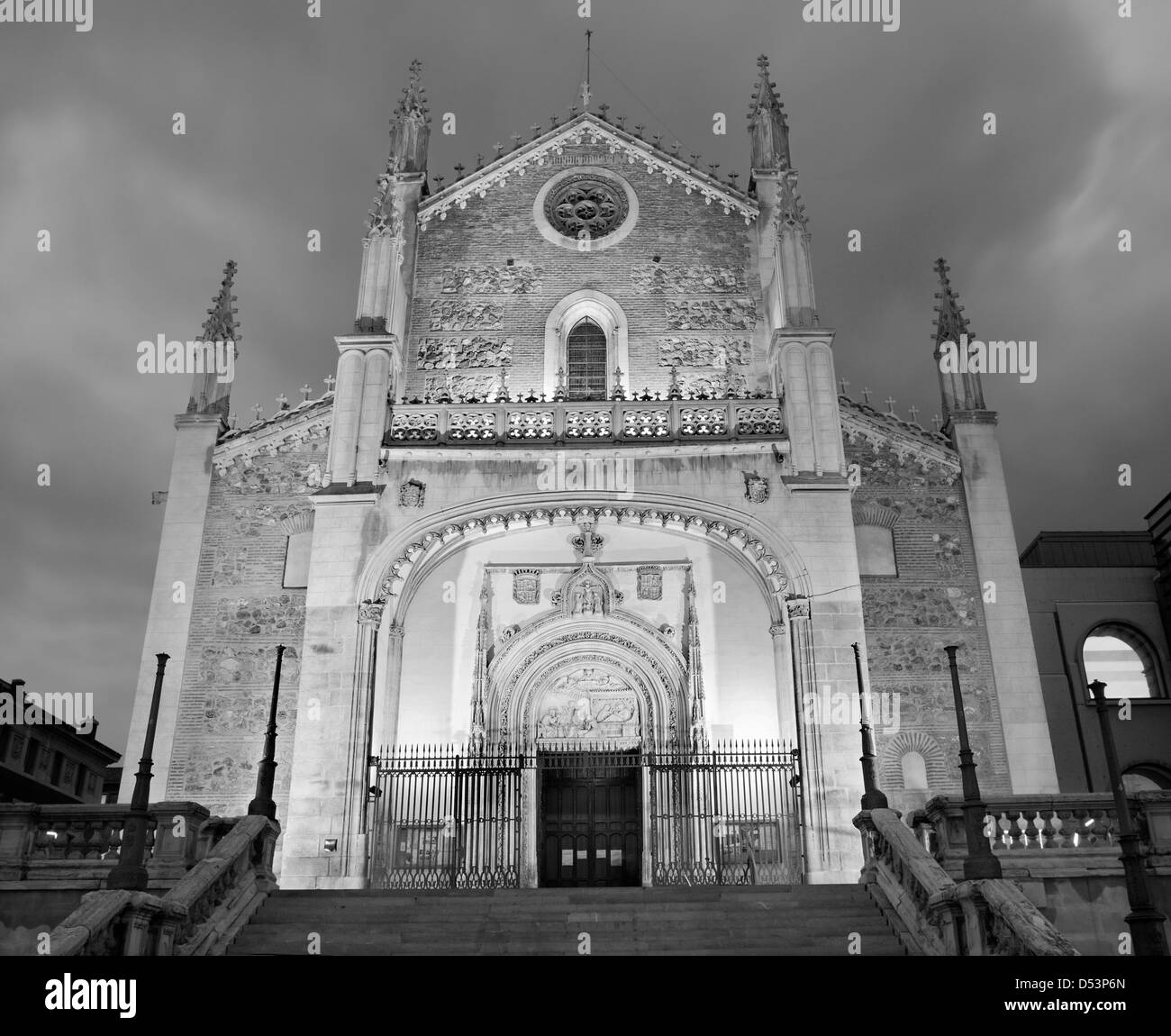Madrid - La chiesa gotica di San Jeronimo el Real nel crepuscolo Foto Stock
