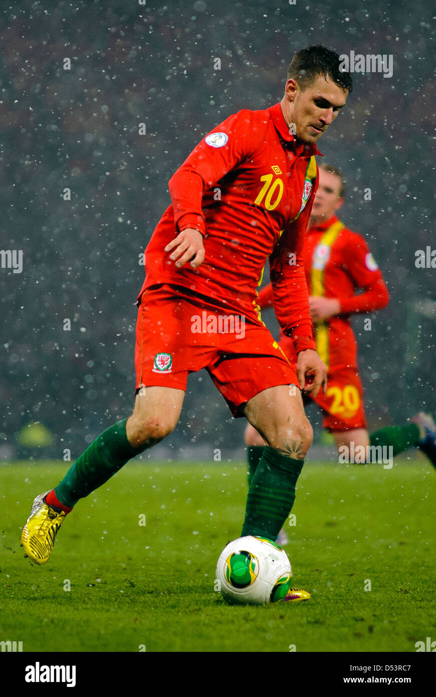 Aaron Ramsay in azione durante la Coppa del Mondo di gruppo a un gioco a Hampden Park Stadium Foto Stock