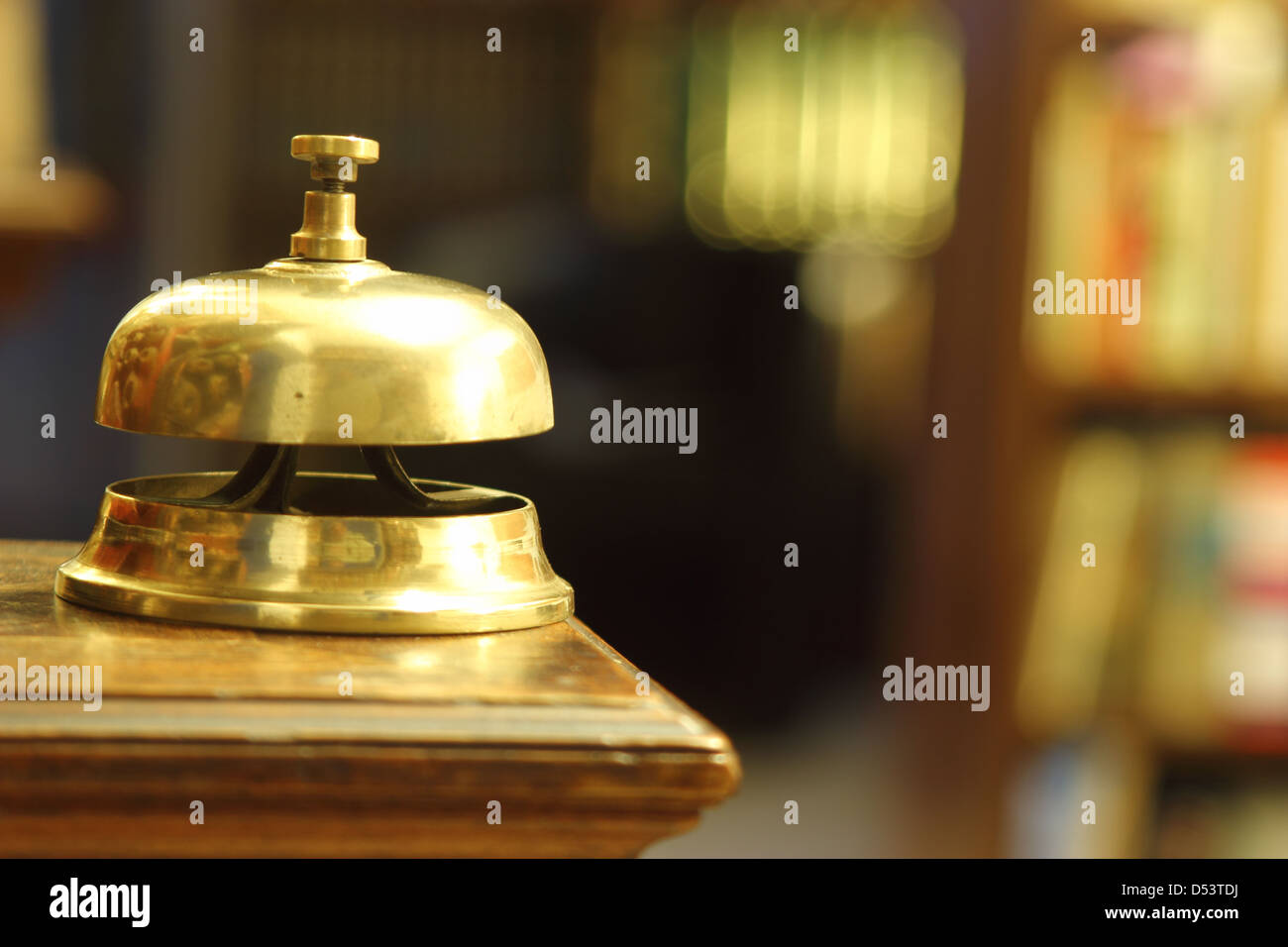 Hotel Campanile in ottone in ambiente caldo Foto Stock