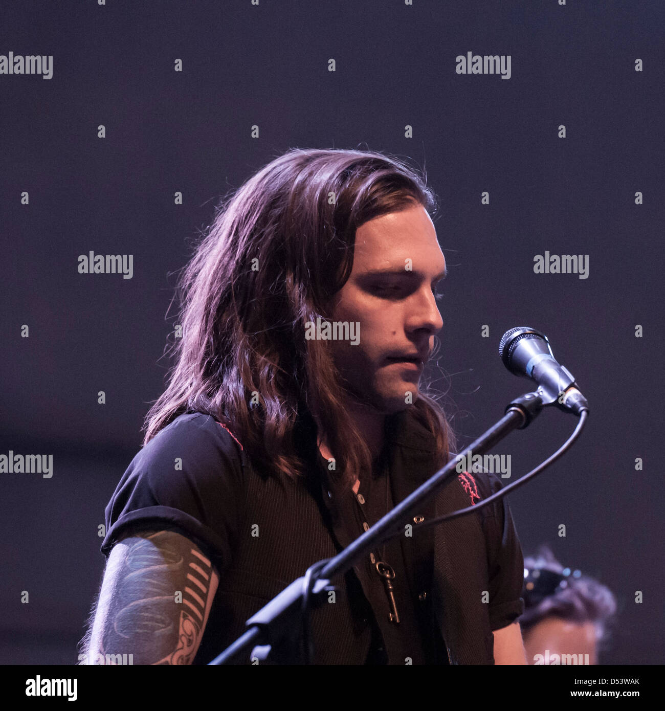 Matt McHan, lead guitar per noi il fantasma, esegue a "cuore del Texas Rockfest' 2013 di Austin. Abbiamo il fantasma è un pop rock band di Tulsa, Oklahoma. Foto Stock