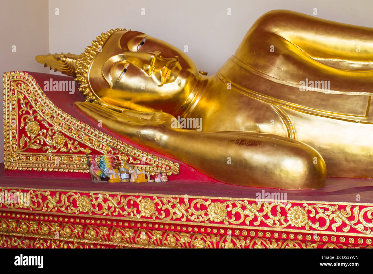 Budha Statua in Wat Phra That Hariphunchai Foto Stock