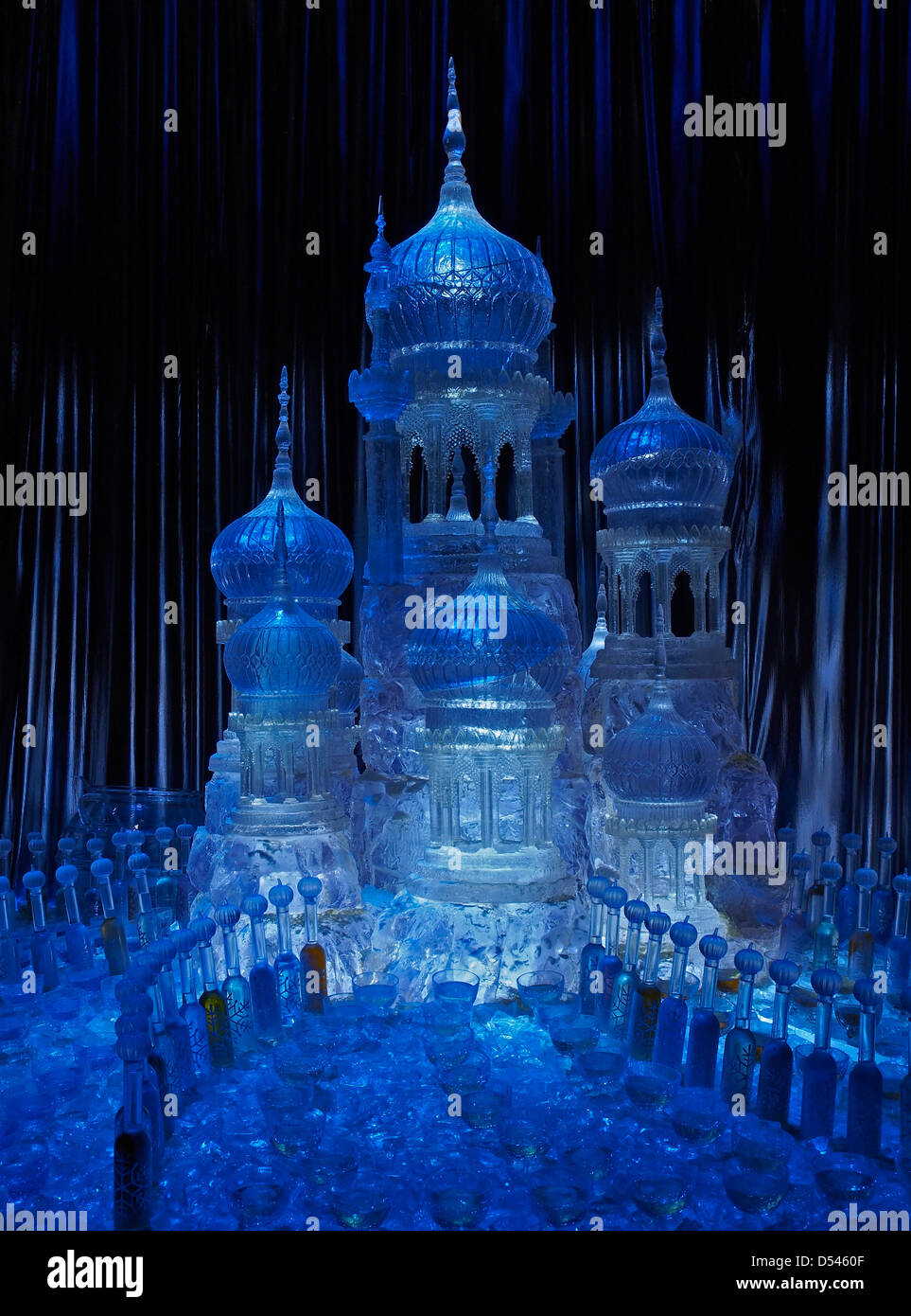 Illuminato blu, castello di cristallo su Harry Potter torna molto Tour sulla realizzazione di Harry Potter torna molto tour a Warner Brothers Studio UK. Foto Stock