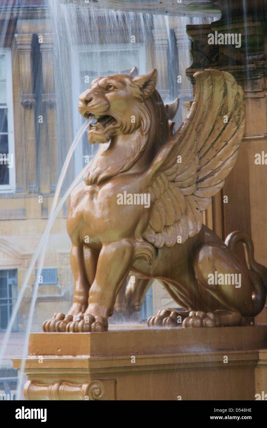 Leone alato statua sul Municipio Fontana in Leicester Foto Stock
