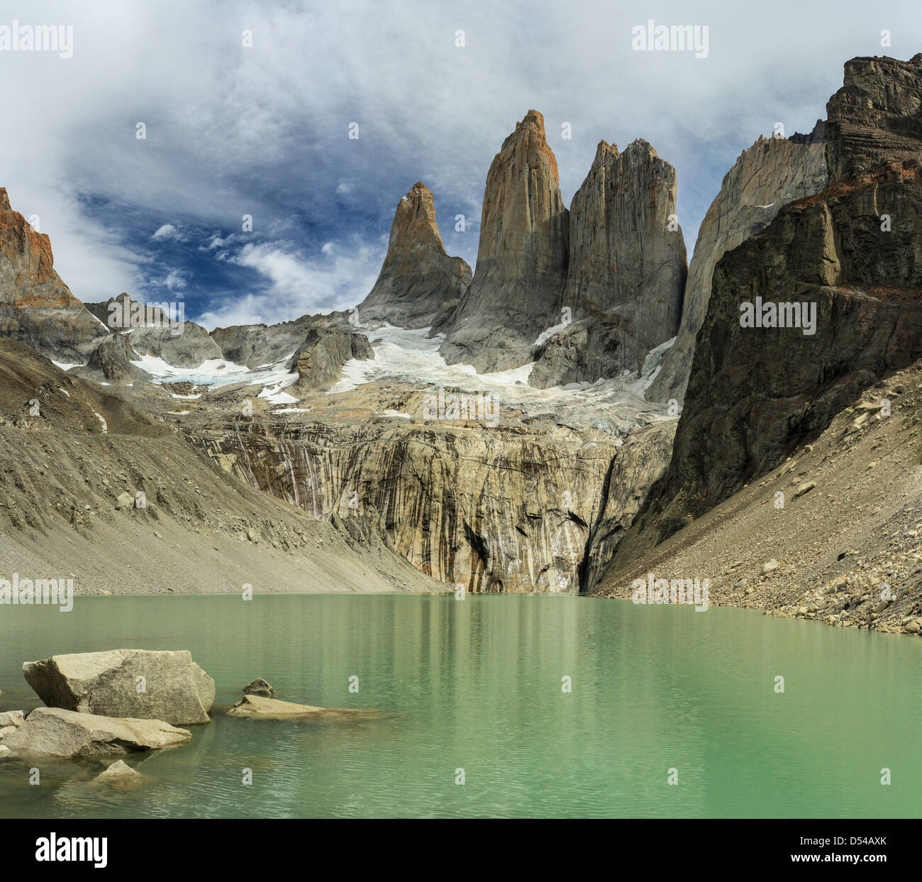 Una tarda mattinata shot delle torri a Torres Del Paine, Cile Foto Stock