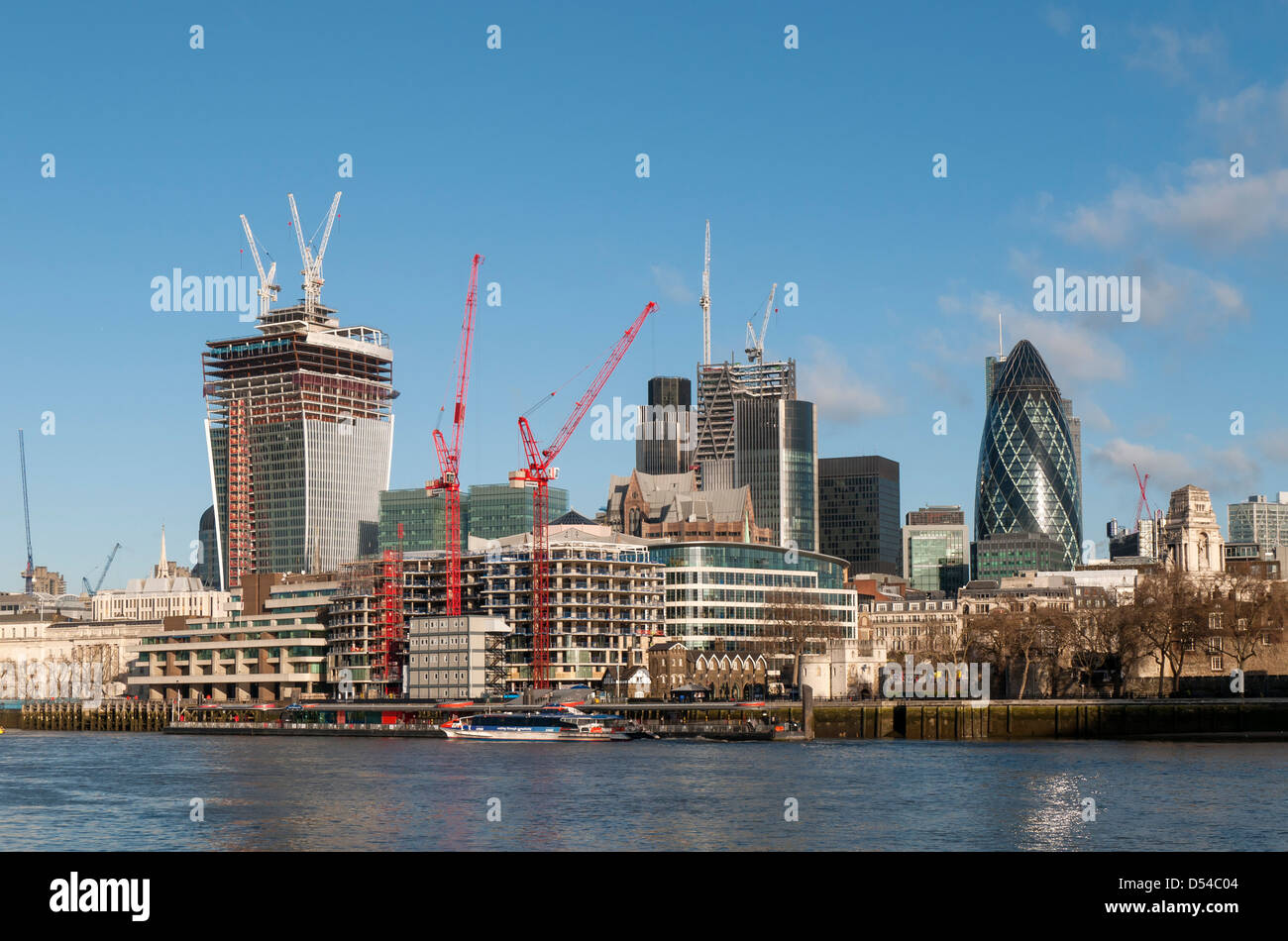 La costruzione di grattacieli, City of London (febbraio 2013) - 20 Fenchurch St () Walkie-Talkie, 122 Leadenhall St (Grattuggia formaggio) Foto Stock