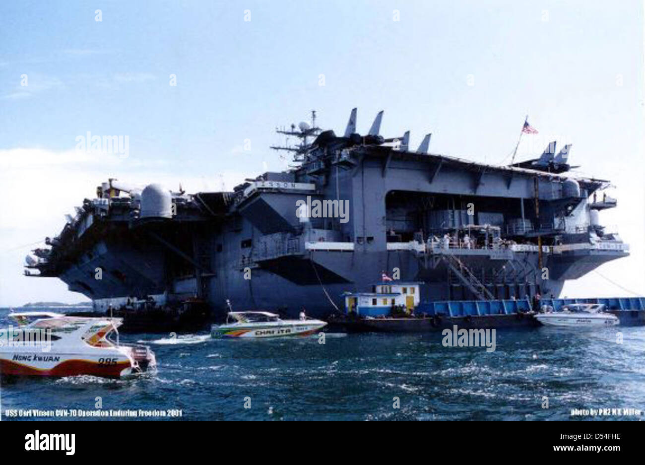 La USS Vinson (CVN-70) è una portaerei a propulsione nucleare della classe Nimitz, che opera nella Marina degli Stati Uniti dal 1982. È dotato di tecnologia avanzata e fornisce una piattaforma critica per le operazioni di aviazione navale, supportando missioni militari offensive e difensive in tutto il mondo. Foto Stock