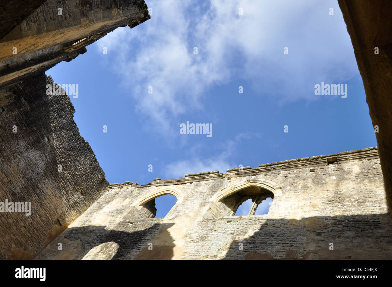 Le antiche rovine di Minster Lovell Hall, ex station wagon. Minster Lovell Oxfordshire England Regno Unito Foto Stock