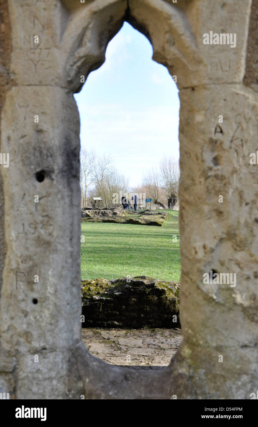 Le antiche rovine di Minster Lovell Hall, ex station wagon. Minster Lovell Oxfordshire England Regno Unito Foto Stock