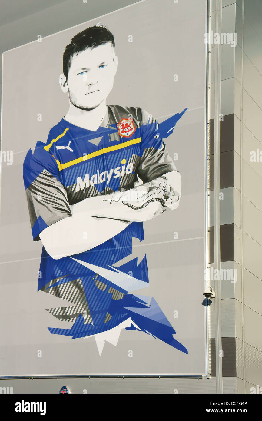 Immagine di una città di Cardiff il calciatore sulla parte esterna del Cardiff City Stadium di Cardiff Galles del Sud, Regno Unito Foto Stock Immagine di una città di Cardiff il calciatore sulla parte esterna del Cardiff City Stadium di Cardiff Galles del Sud, Regno Unito Foto Stock