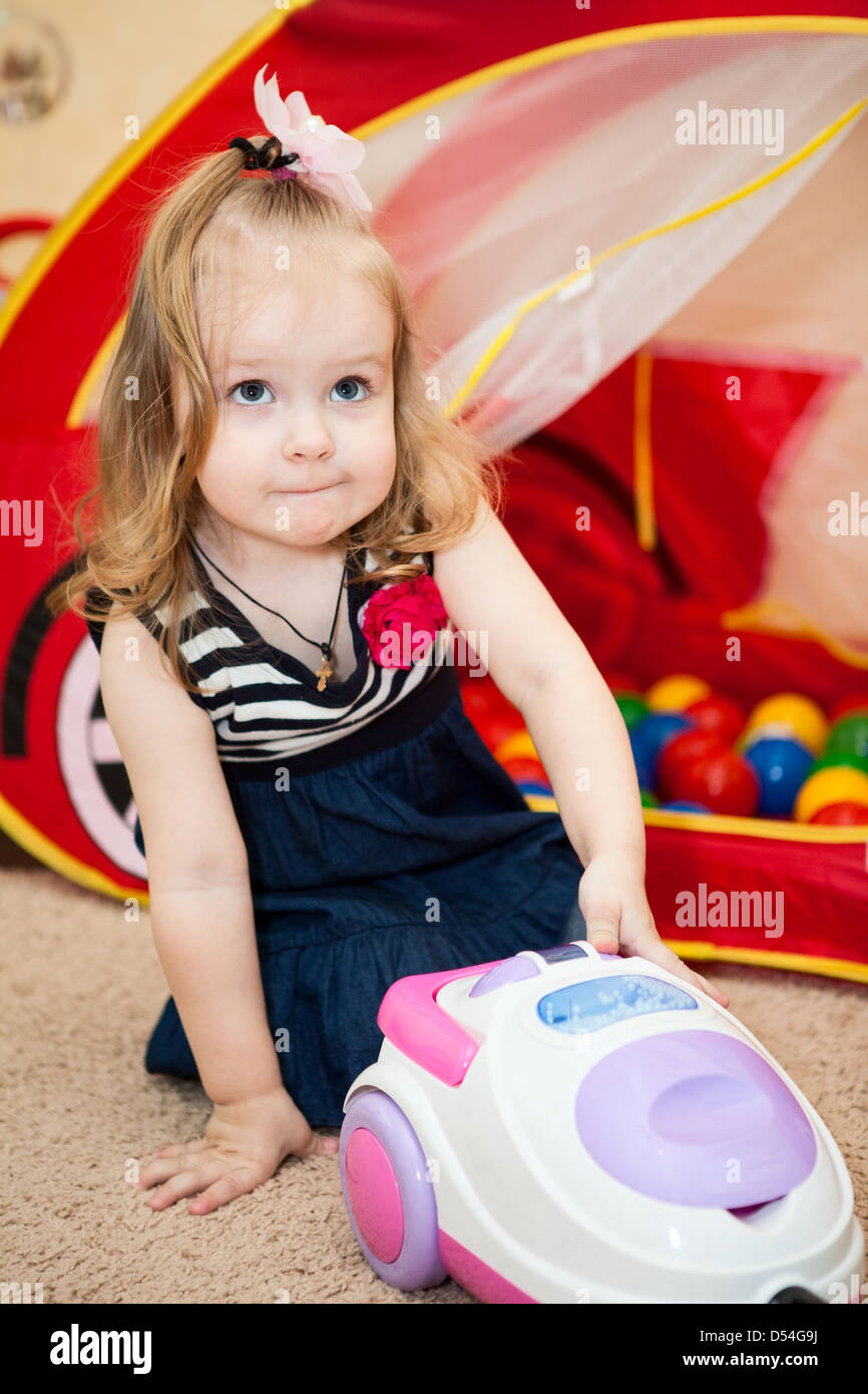Vacuum cleaner toy immagini e fotografie stock ad alta risoluzione - Alamy