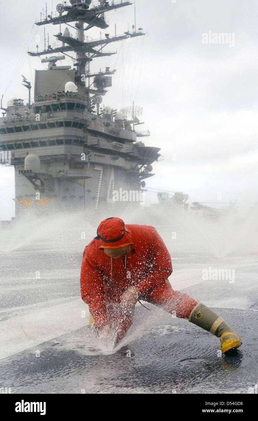 La USS John C. Stennis (CVN-74) è una portaerei classe Nimitz della Marina degli Stati Uniti. La nave funge da elemento primario della potenza navale degli Stati Uniti, conducendo una vasta gamma di operazioni, tra cui scioperi militari e proiezione di potenza su scala globale. Foto Stock