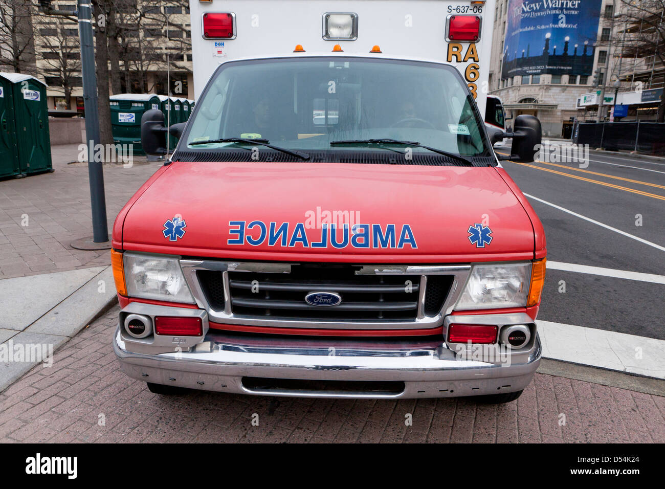 Ambulanza vista frontale Foto Stock