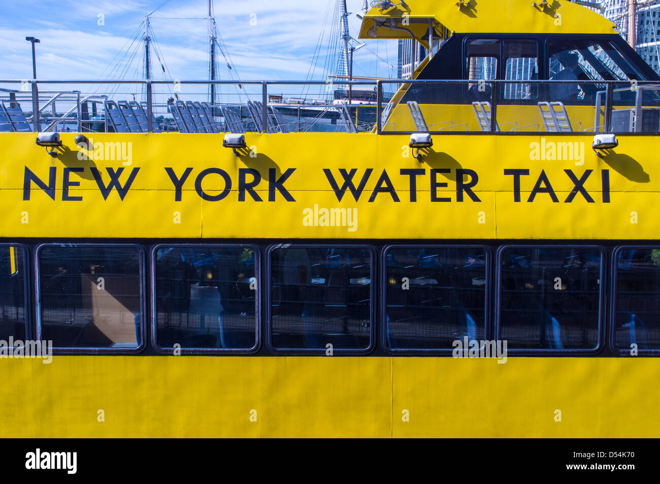 New York Water Taxi, Pier 17, East River, Manhattan, New York, Stati Uniti Foto Stock