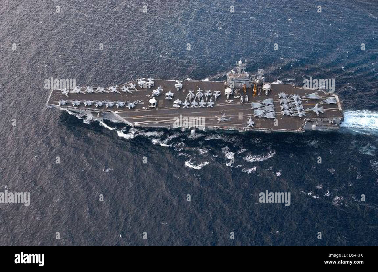 La USS Harry S. Truman (CVN-75) è una portaerei di classe Nimitz della Marina degli Stati Uniti, che funge da risorsa cruciale nelle operazioni navali e nella proiezione di potenza sin dalla sua entrata in servizio. Foto Stock