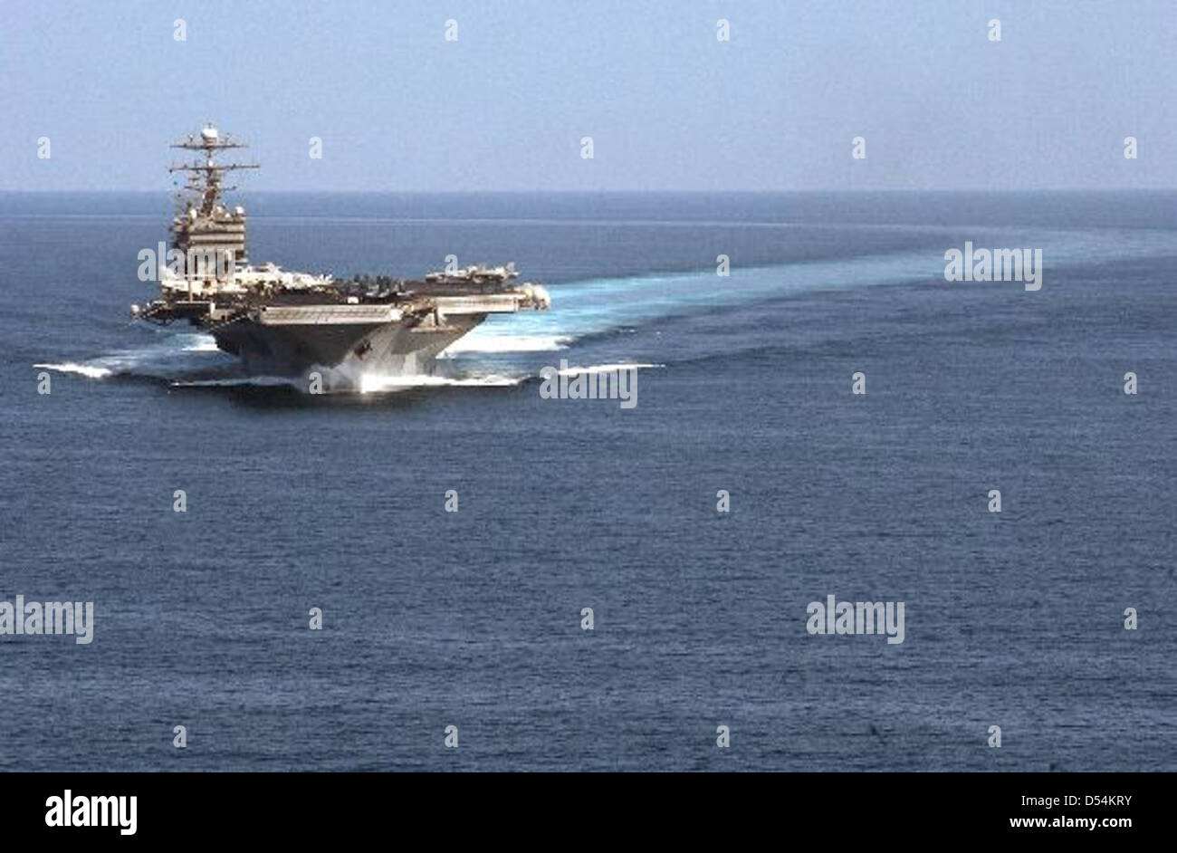 La USS John C. Stennis (CVN-74) è una portaerei di classe Nimitz che serve nella Marina degli Stati Uniti. Supporta le operazioni dell'aviazione navale, comprese le missioni di combattimento e addestramento, ed è stato schierato in più operazioni, tra cui l'operazione Enduring Freedom. Foto Stock