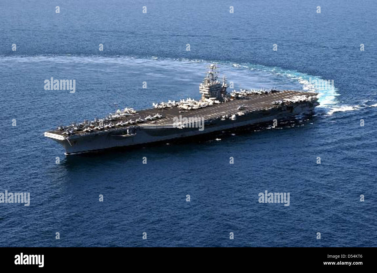 La USS John C. Stennis (CVN-74) è una portaerei di classe Nimitz della Marina degli Stati Uniti, che partecipa a numerose operazioni in tutto il mondo. Fornisce supporto aereo ed è una componente fondamentale dei gruppi di attacco delle portaerei della Marina. Foto Stock