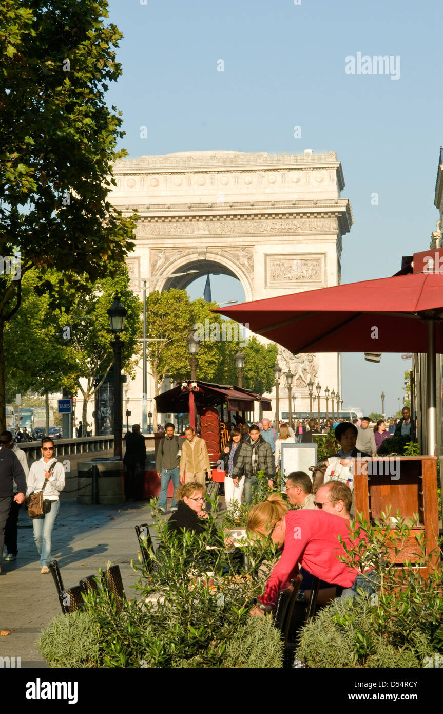Cafe sul Champs-Elysees, Parigi, Francia Foto Stock
