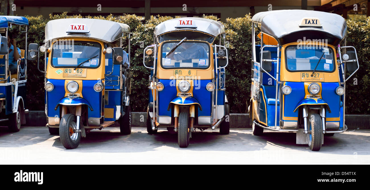 Linea di trasporto in taxi Tuk Tuk. Thailandia S. E. Asia Foto Stock