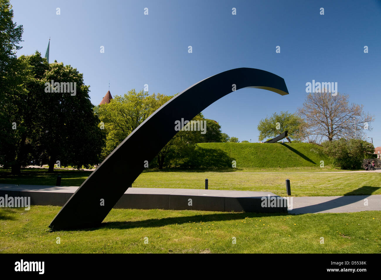 Il monumento 'Broken Line' dell'affondamento di un traghetto passeggeri nel Mar Baltico tra Helsinki e Tallinn nel 1994. Foto Stock
