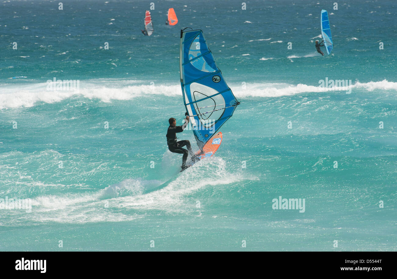 Sailboarding off Pegrams punto vicino al Capo di Buona Speranza in Sud Africa Foto Stock