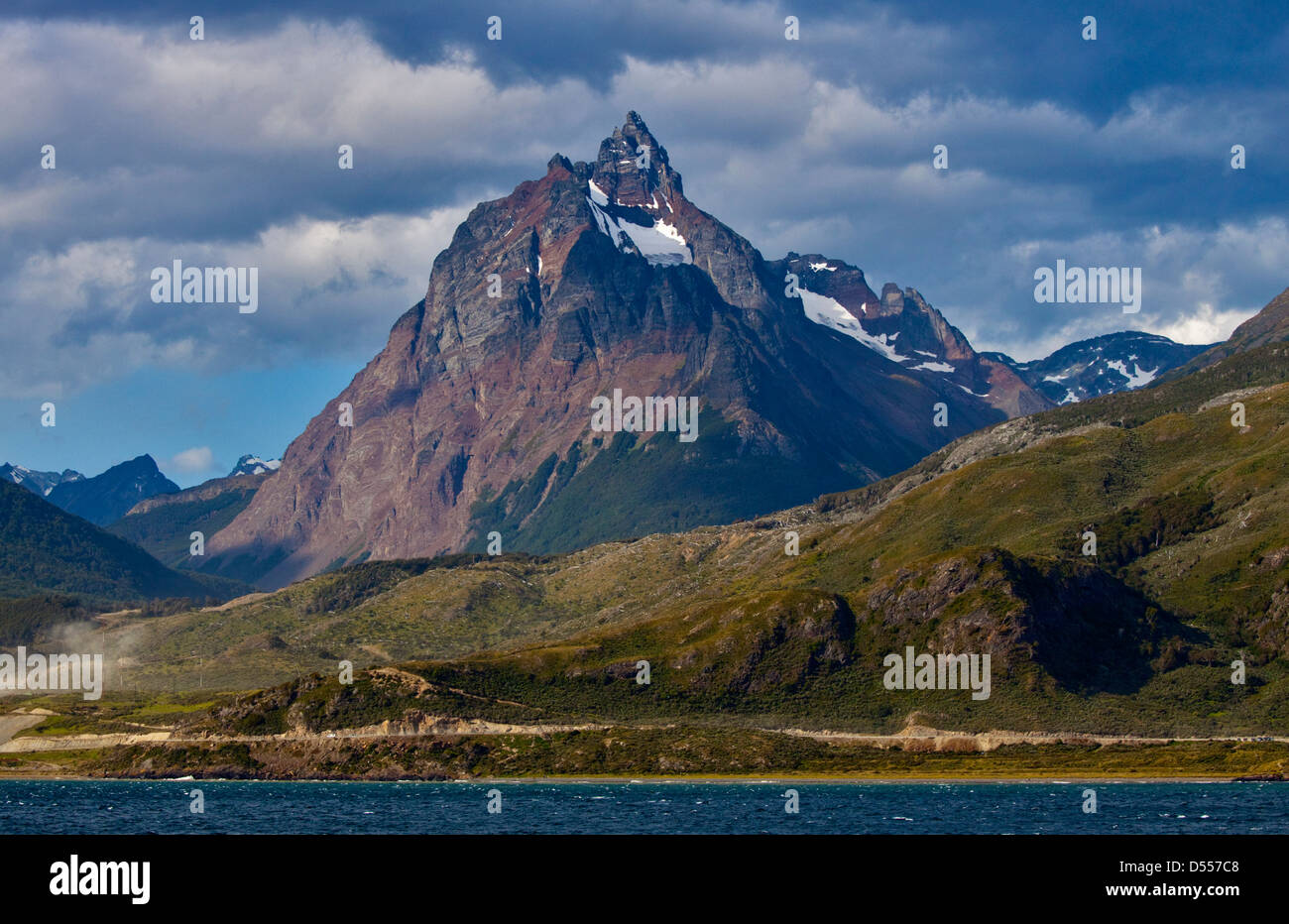 Le montagne vicino a Ushuaia e il Canale di Beagle, Tierra del Fuego, Argentina Foto Stock