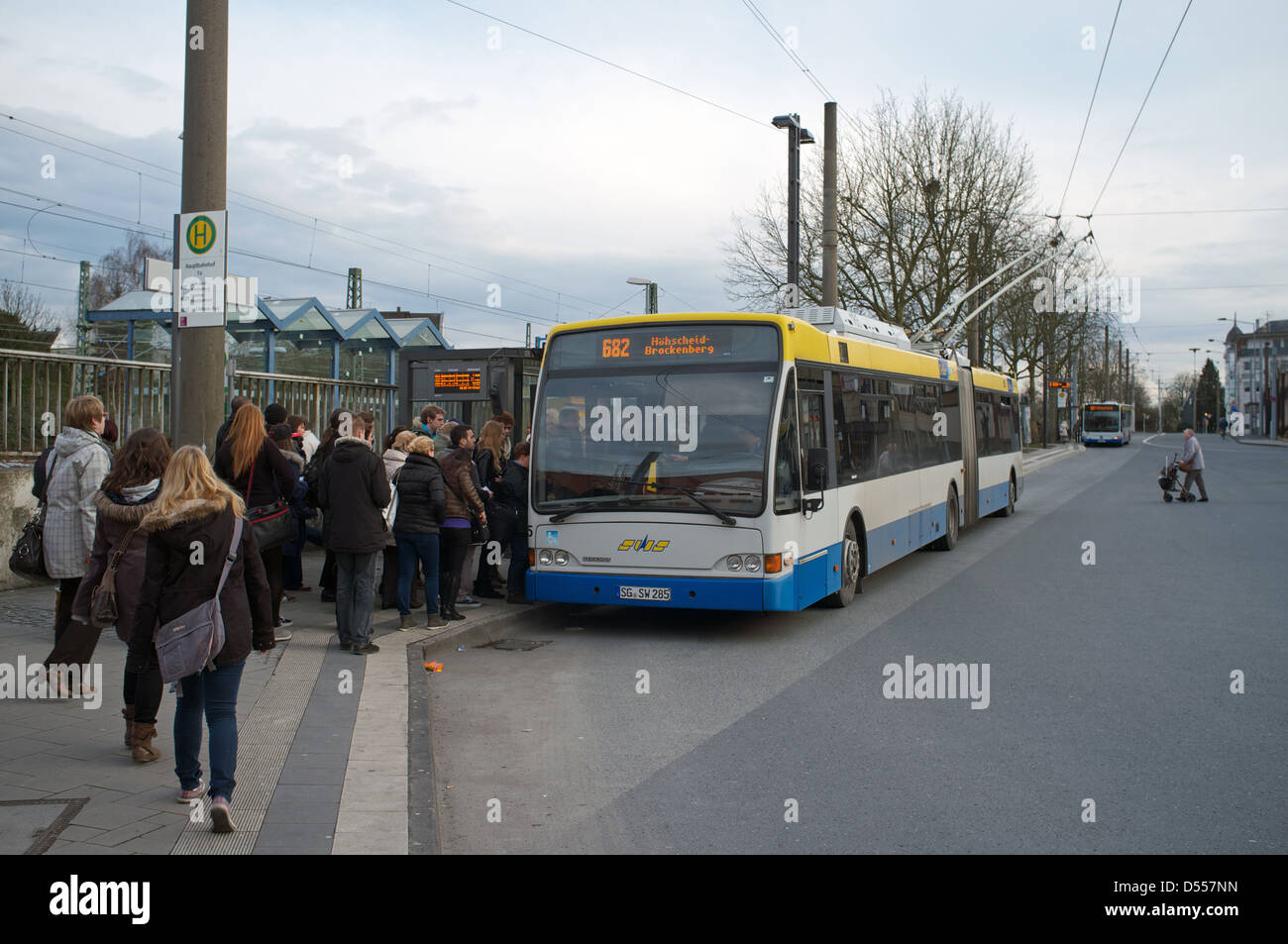 Il bus elettrico, Solingen, Renania settentrionale-Vestfalia (Germania). Foto Stock