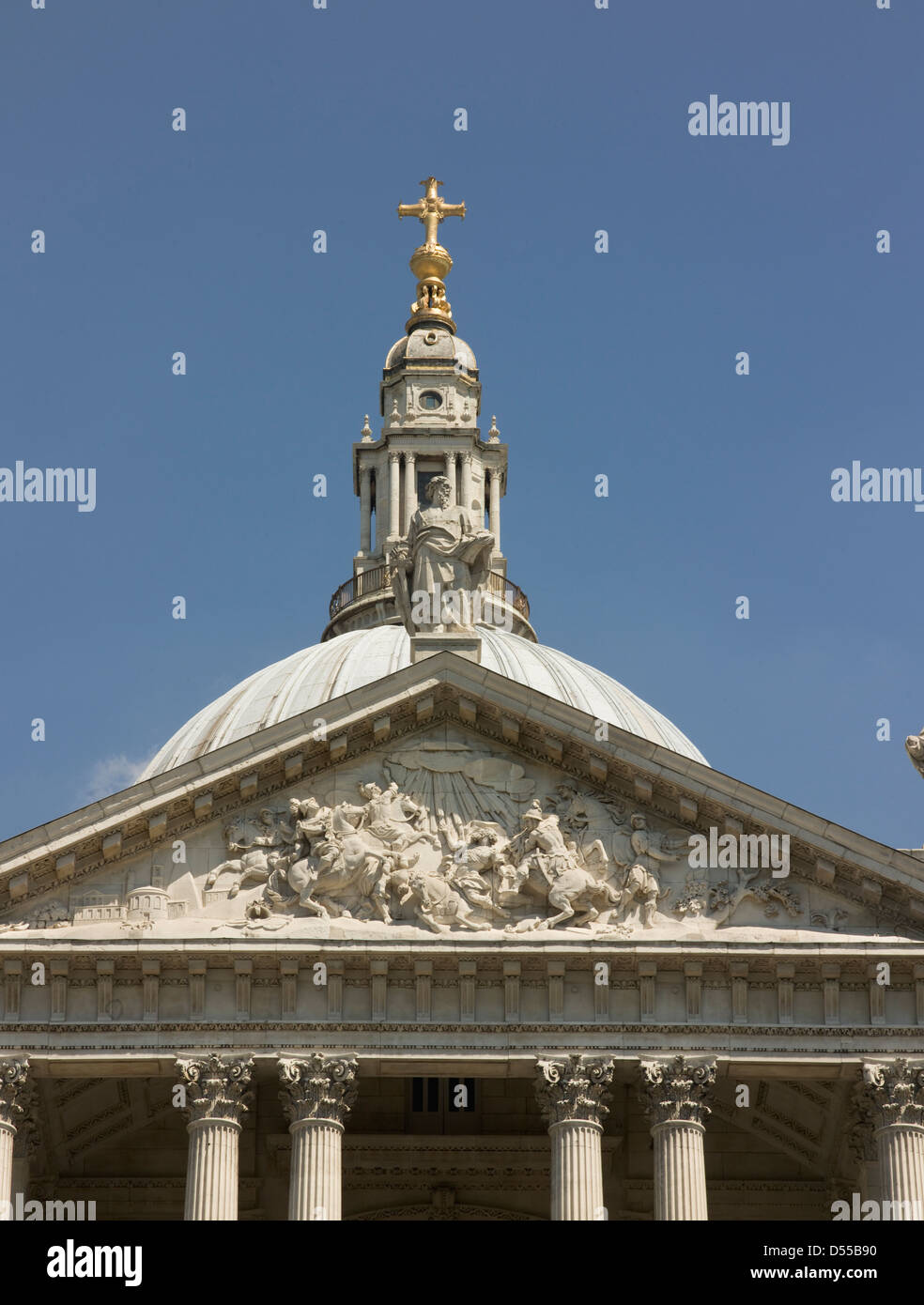 Saint Paul Cathedral, Londra, frontone e lanterna Foto Stock