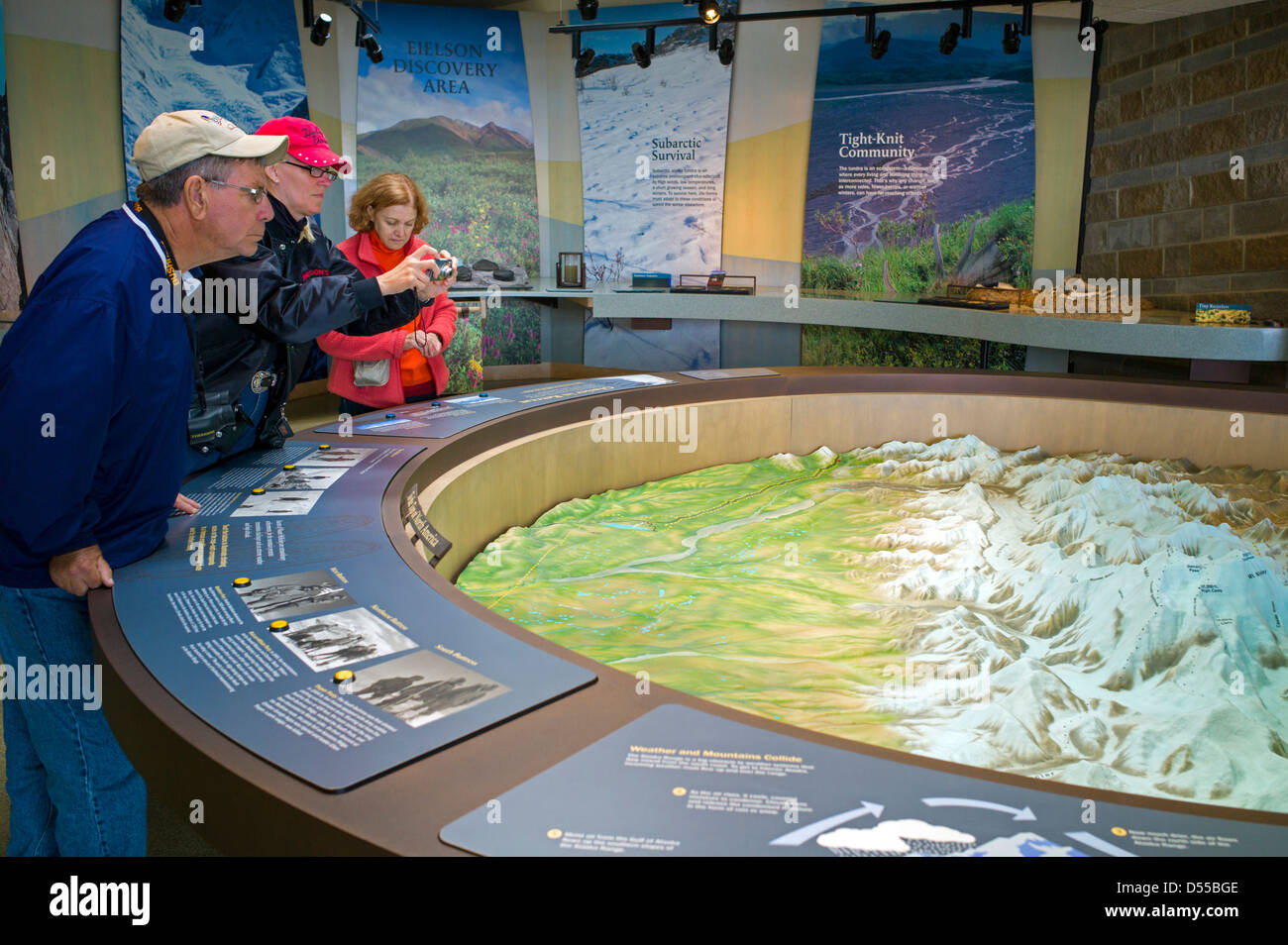 Parco i visitatori vista in assonometria una mappa topografica sul display, Eielson Visitor Center, il Parco Nazionale di Denali, Alaska, STATI UNITI D'AMERICA Foto Stock
