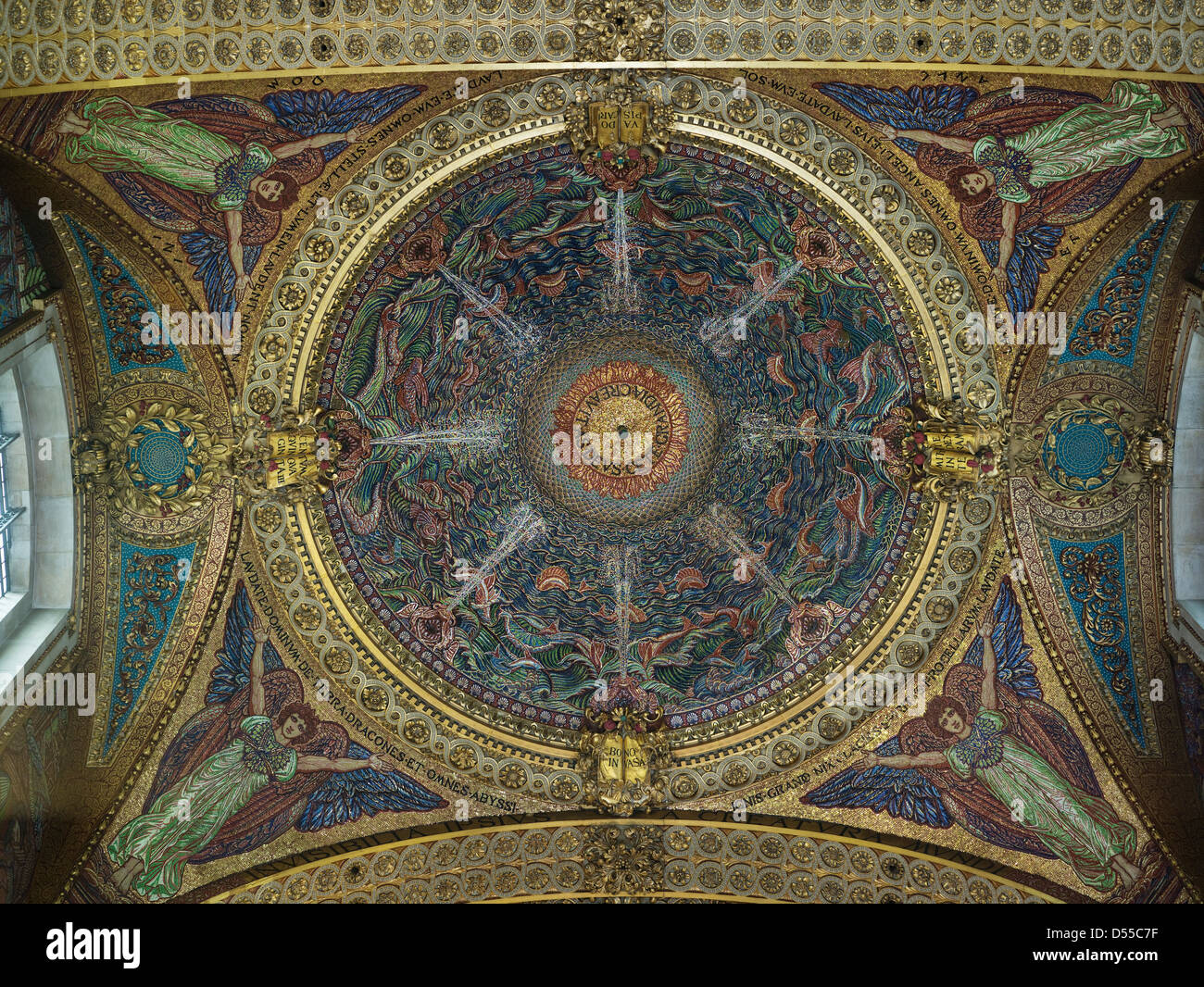 San Paolo mosaici in cudiero o coro: creazione di acqua e pesci Foto Stock
