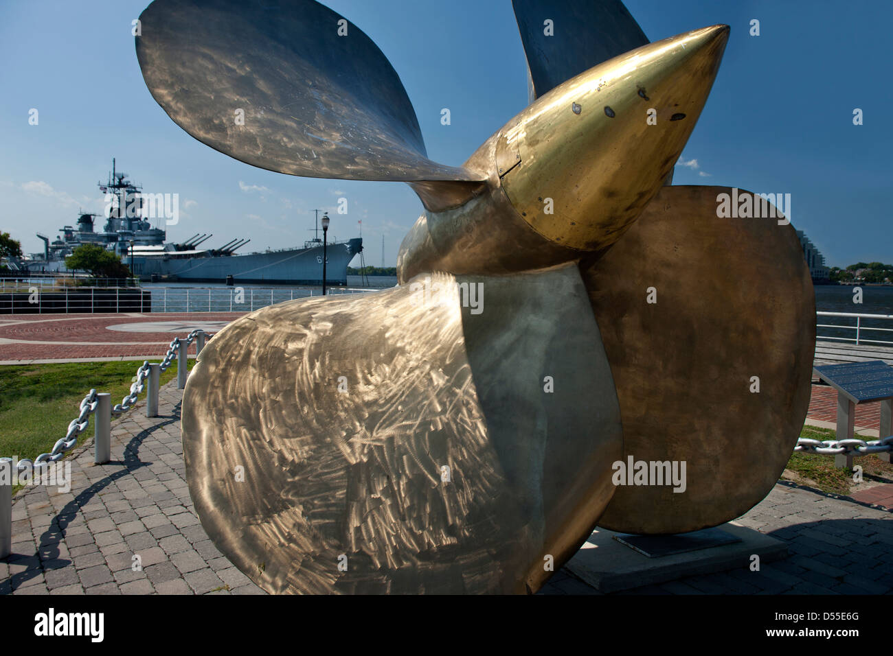 Elica nave corazzata NEW JERSEY MUSEUM WATERFRONT CAMDEN NEW JERSEY USA Foto Stock