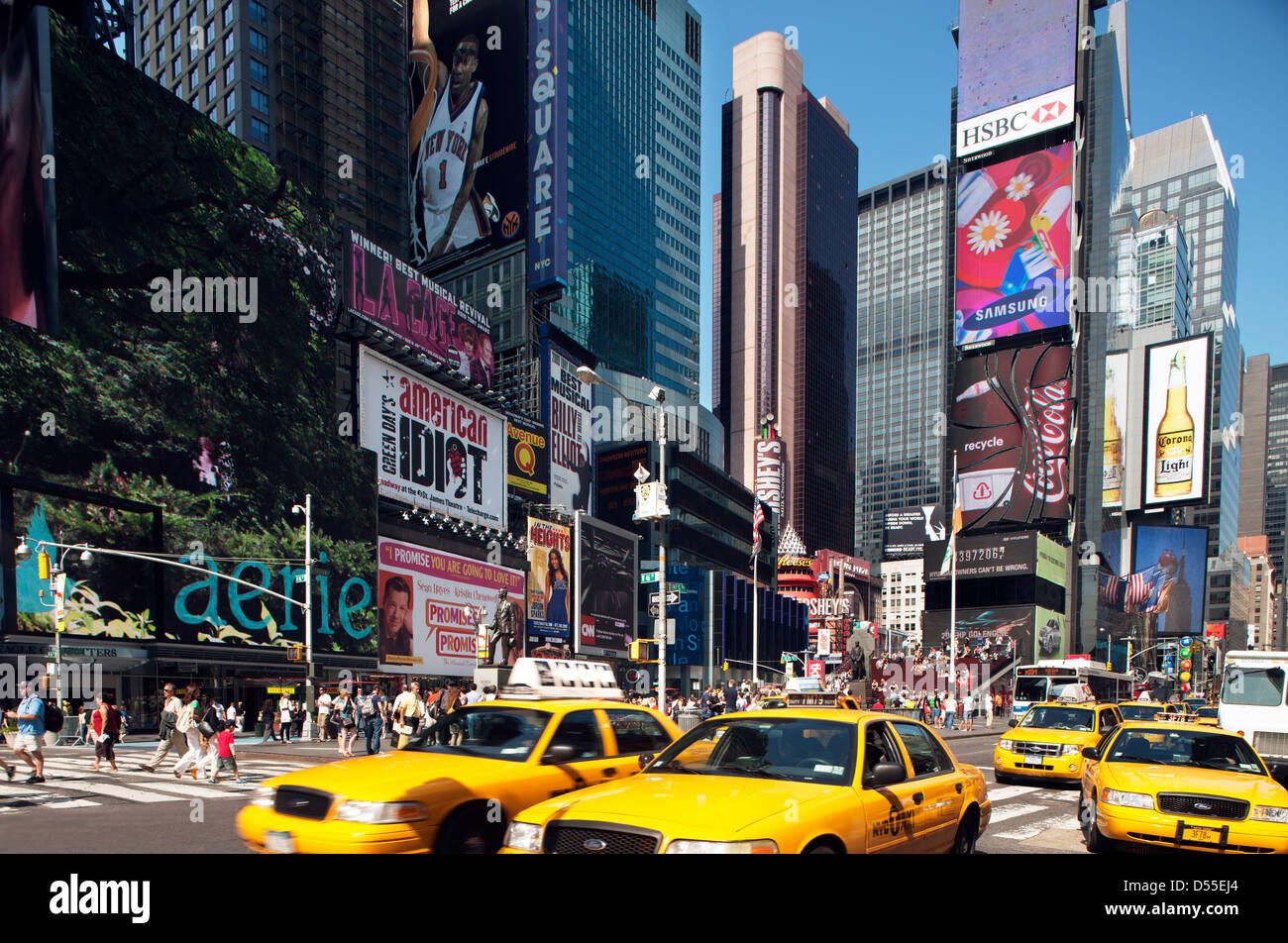 Giallo TAXI TIMES SQUARE MANHATTAN NEW YORK CITY USA Foto Stock