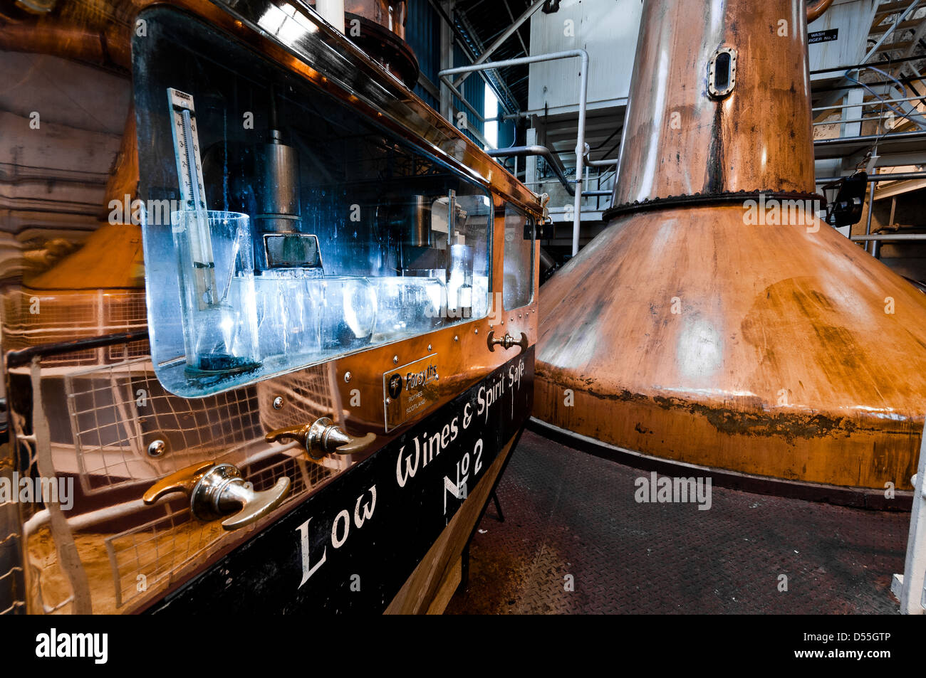 Gli scatti in interni del Ben Nevis distillery stills sicuro e cisterne Foto Stock
