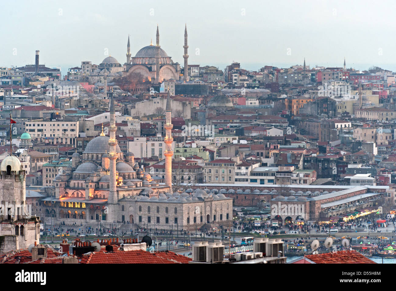 Istanbul, Turchia, la Moschea di Suleymaniye e lasciato il Sultan Ahmet Mosque Foto Stock