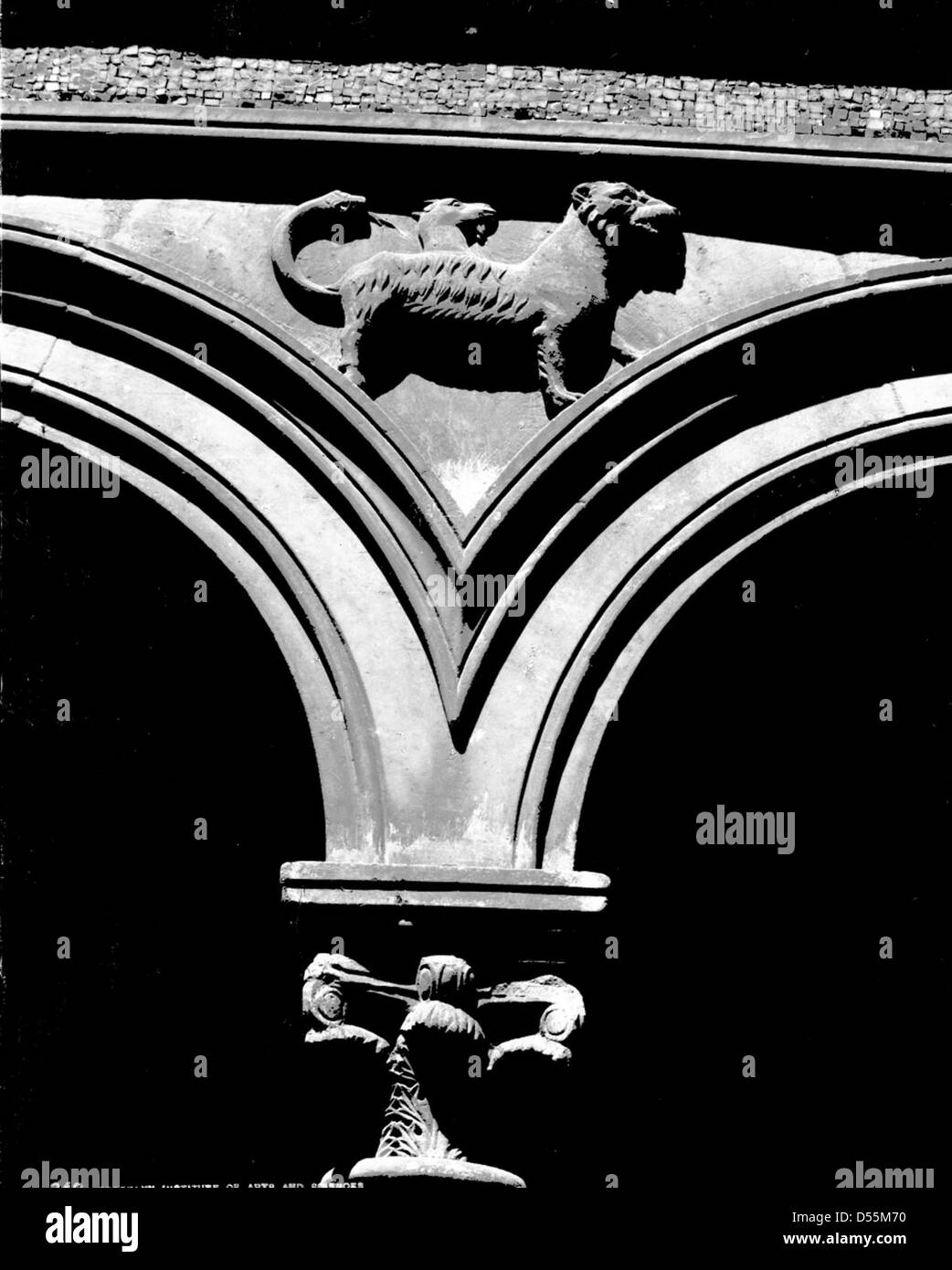 Fotografia della Chiesa di San Paolo fuori le Mura a Roma, Italia, scattata nel 1895. L'immagine evidenzia l'architettura monumentale e il significato religioso della chiesa. Foto Stock