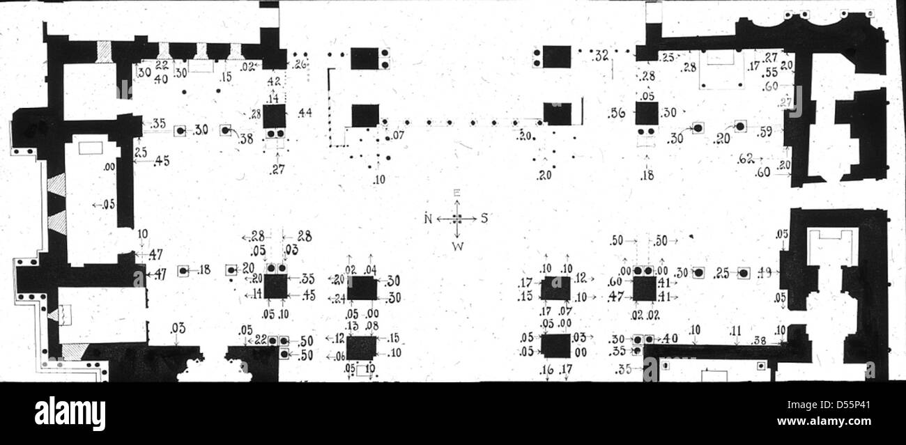 La Basilica di San Marco a Venezia è un notevole esempio di architettura bizantina, conosciuta per i suoi intricati mosaici e la splendida facciata. Questa fotografia del 1895 mostra l'iconica chiesa nel cuore di Venezia, mostrando il suo significato storico e architettonico. San Marco è uno dei monumenti più famosi d'Italia, che attira visitatori sia per il suo valore religioso che artistico. Foto Stock