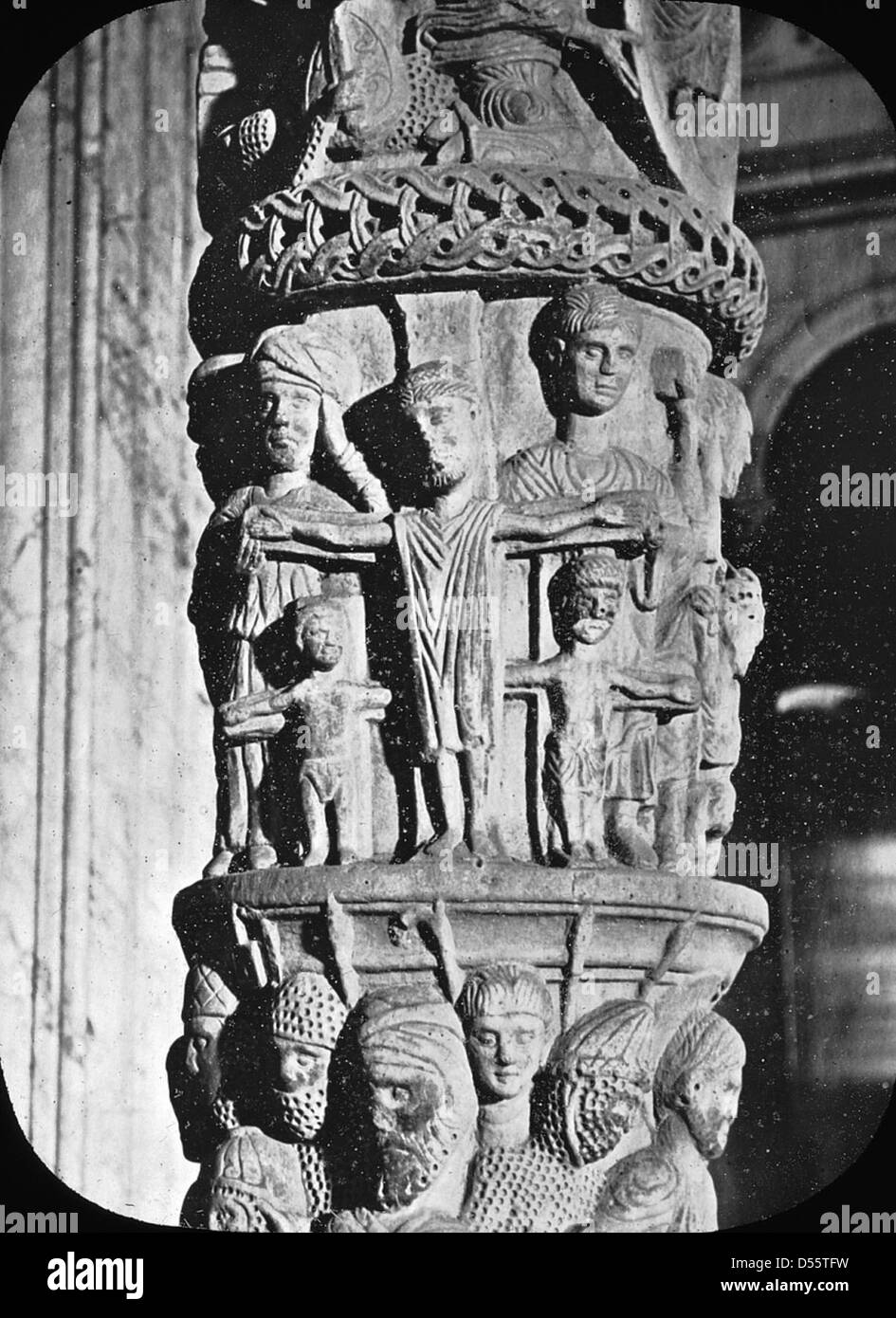 La Basilica di San Paolo fuori le Mura (S. Paolo fuori) a Roma, in Italia, è un importante sito cristiano e un esempio di architettura paleocristiana. Questa fotografia, conservata presso il Brooklyn Museum, mostra il significato storico e architettonico della basilica. Foto Stock