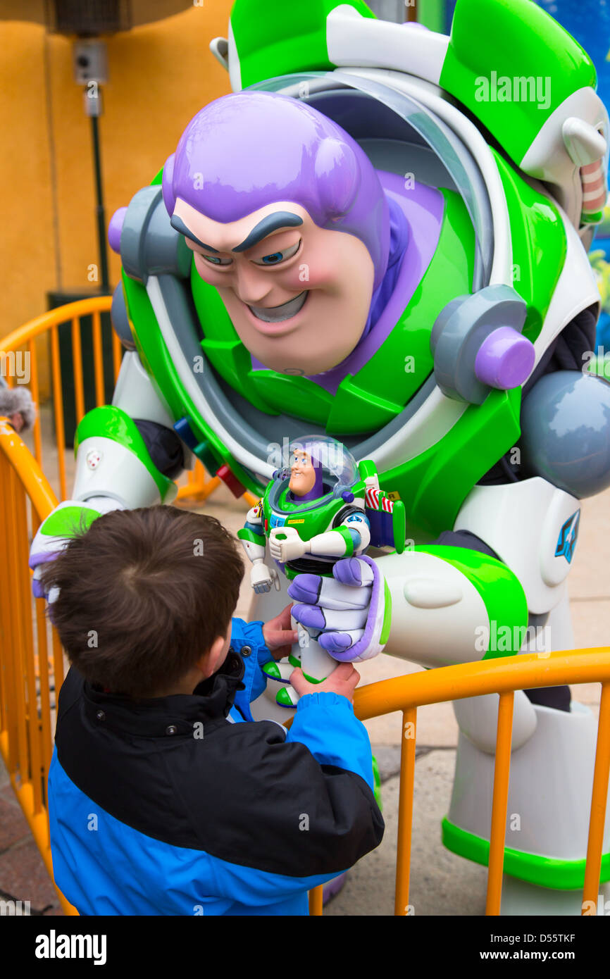 Buzz Lightyear carattere incontrare e salutare, Disneyland Paris Foto Stock