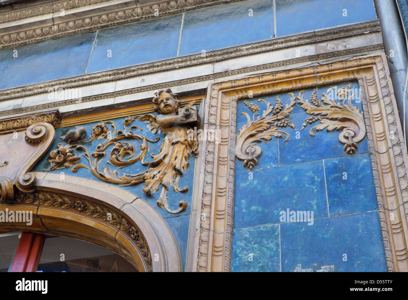 Angelo con una camera fotografica presso il Museo di Fotografia di Budapest Foto Stock