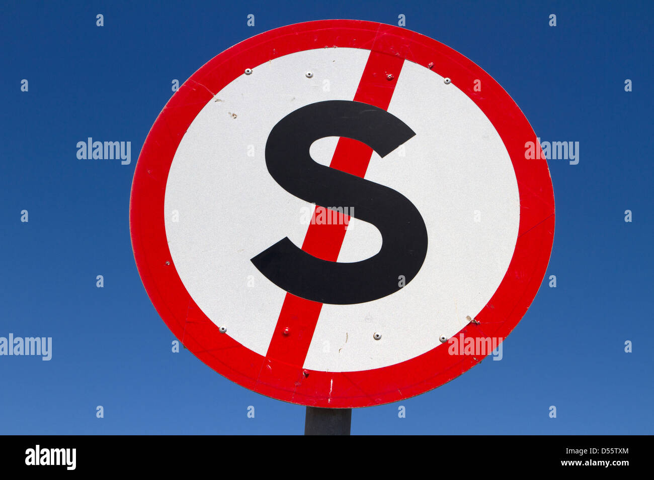 Un nessun segno di arresto su un sudafricano autostrada. Foto Stock