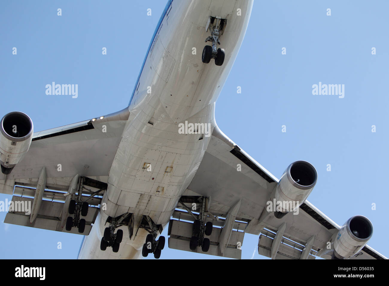 LOS ANGELES, CALIFORNIA, STATI UNITI D'America - 21 Marzo : una KLM Boeing 747-400 aereo atterra all'Aeroporto di Los Angeles Foto Stock