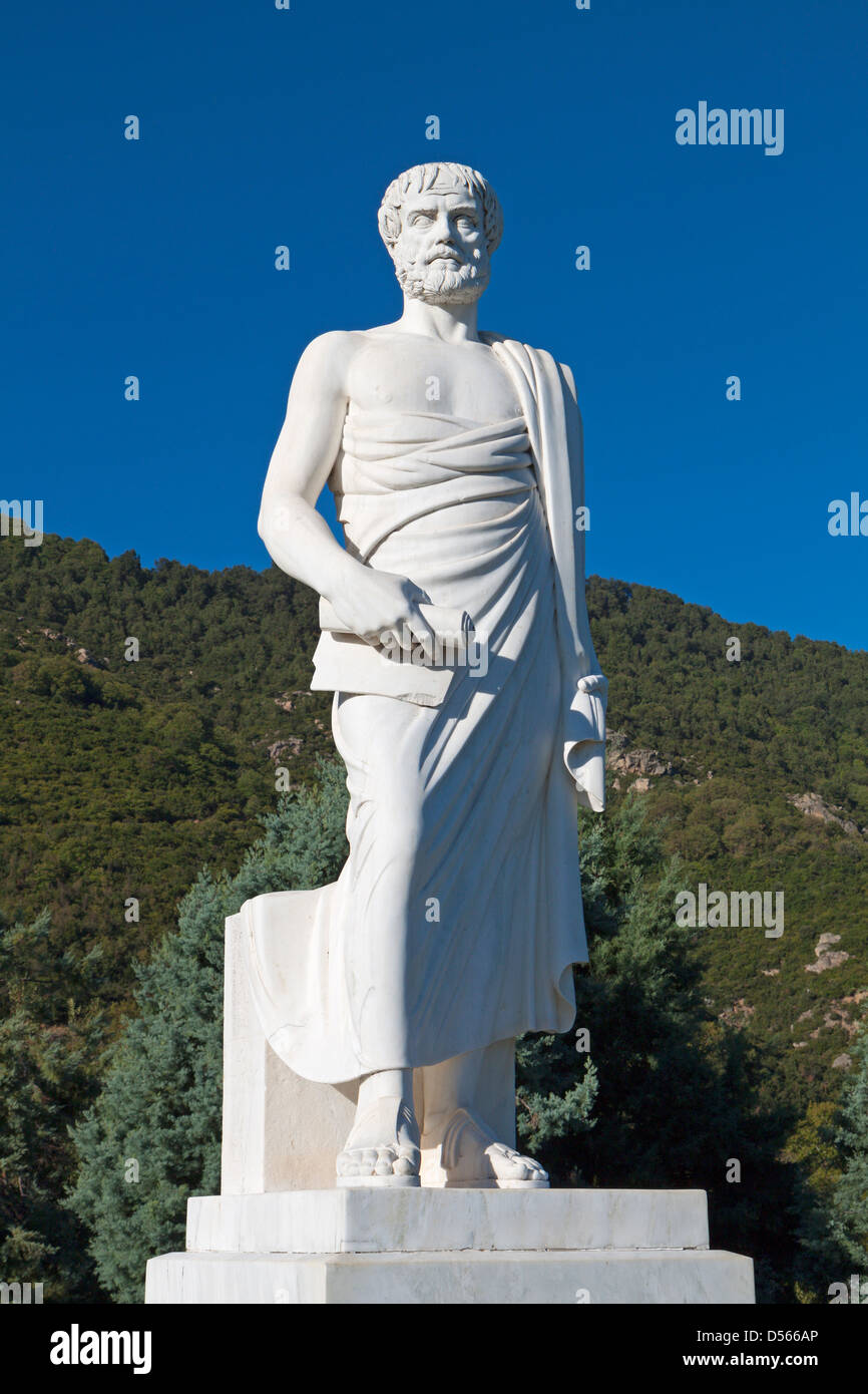 Aristotele statua si trova a Stageira della Grecia (luogo di nascita del filosofo) Foto Stock