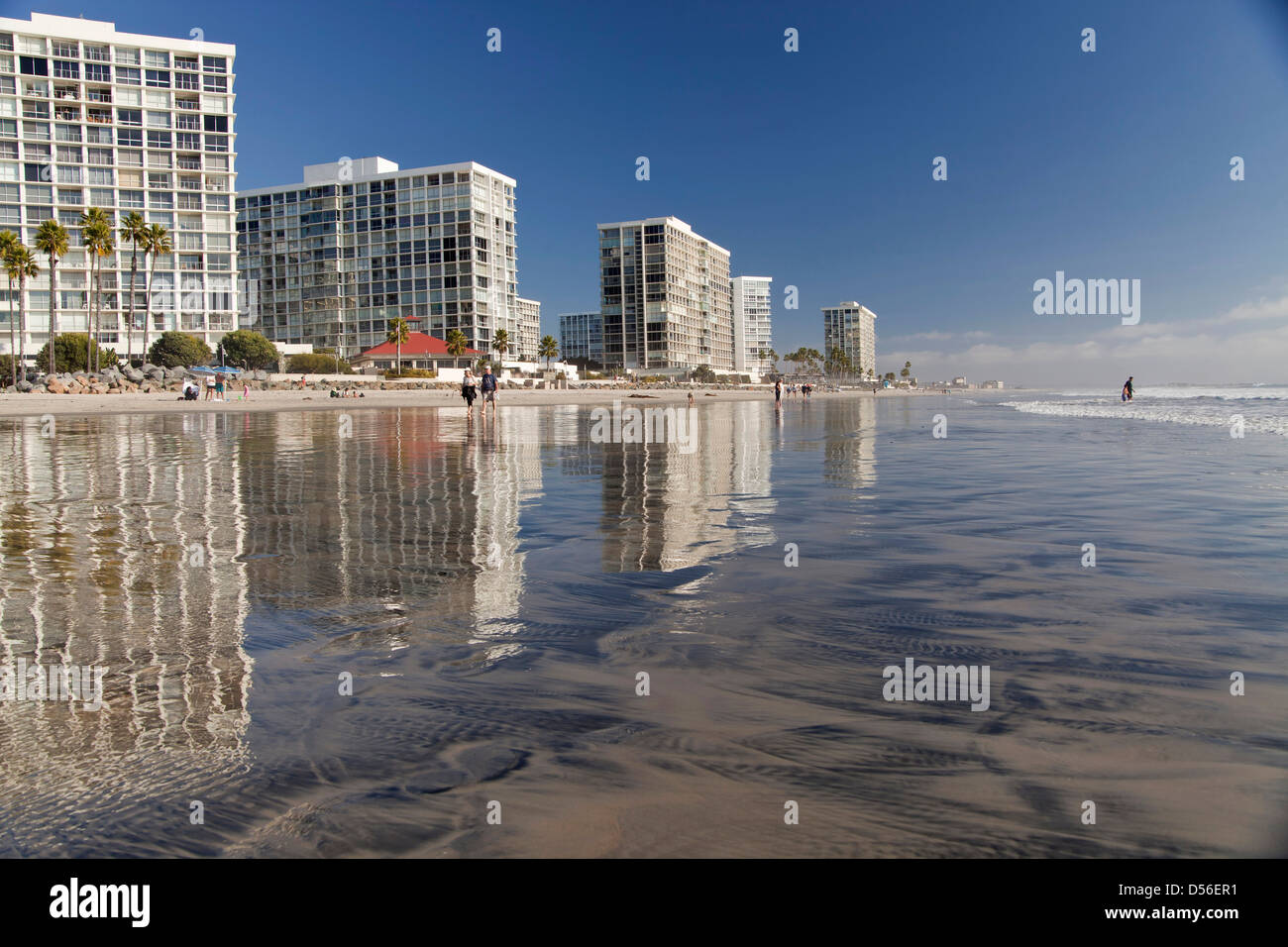 Edifici di appartamenti sulla spiaggia il Coronado Island, San Diego, California, Stati Uniti d'America, STATI UNITI D'AMERICA Foto Stock