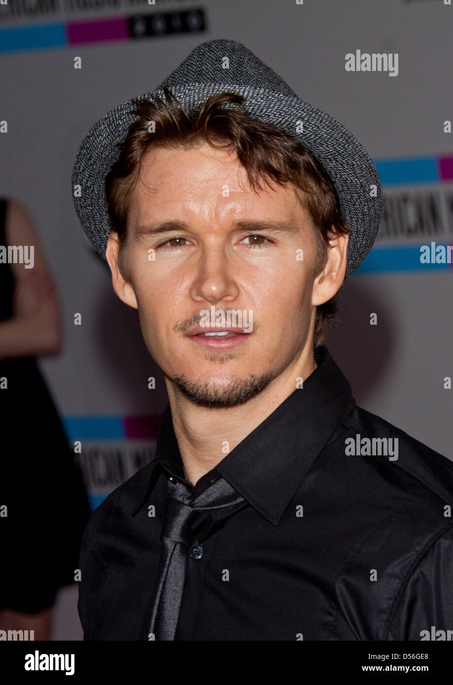 Attore australiano Ryan Kwanten arriva per la trentottesima annuale degli American Music Awards a Los Angeles, California, USA, 21 novembre 2010. Foto: Hubert Boesl Foto Stock