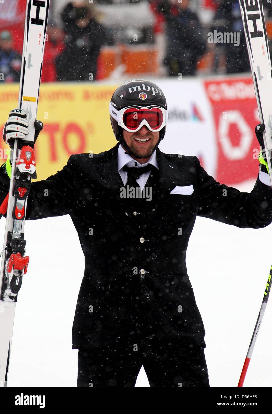 Il Liechtenstein il Marco Buechel termina la sua esecuzione in un costume di Super G di evento presso la Coppa del Mondo di Sci 2010 finale a Garmisch-Partenkirchen, in Germania, il 10 marzo 2010. Essa è stata Buechel l'ultimo evento. La FIS Coppa del Mondo di Sci finale si svolge dal 10 al 14 marzo 2010. Foto: STEPHAN JANSEN Foto Stock