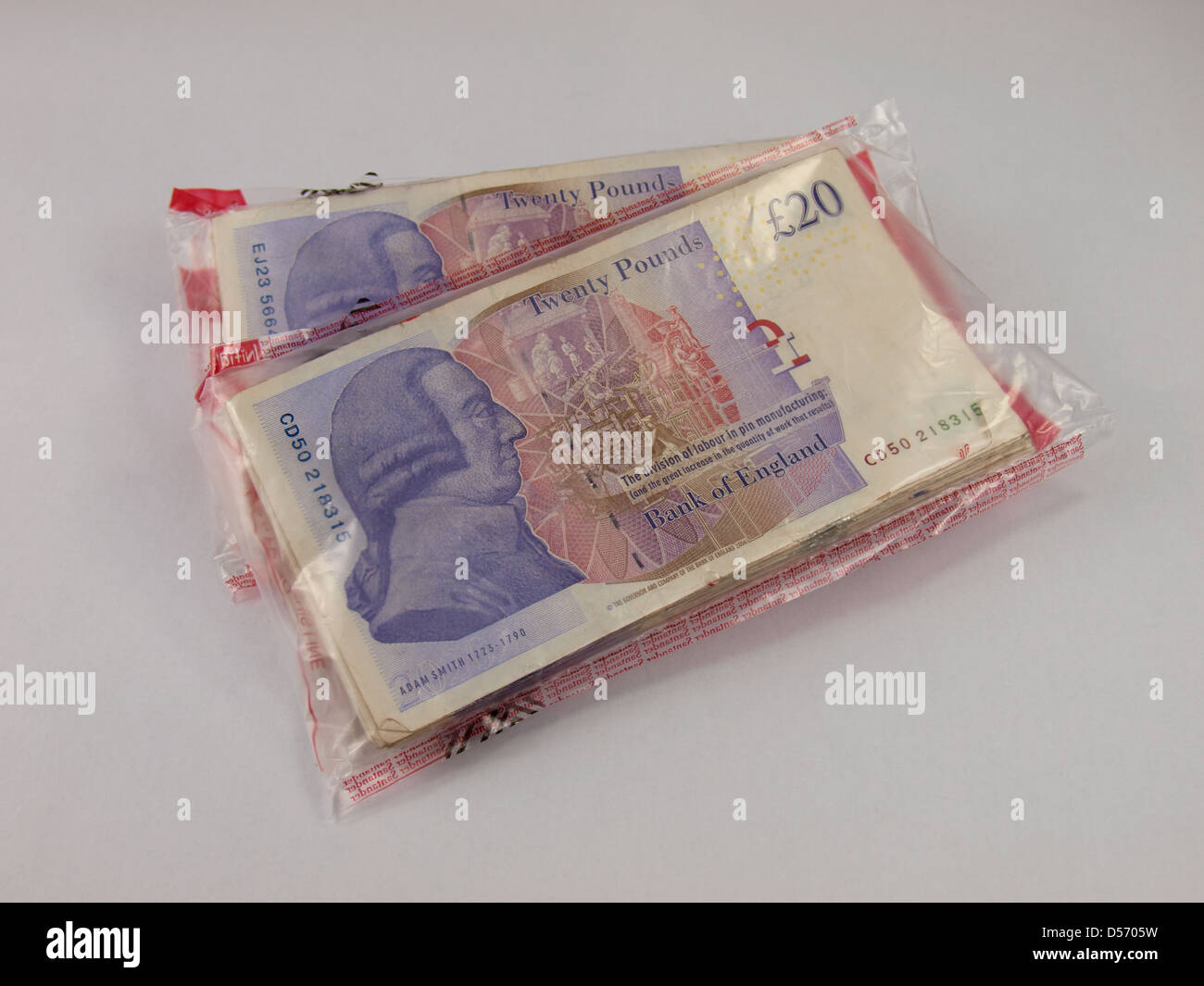 Pacchetti sigillati di £ 1000 in venti pound note dalla banca, REGNO UNITO Foto Stock
