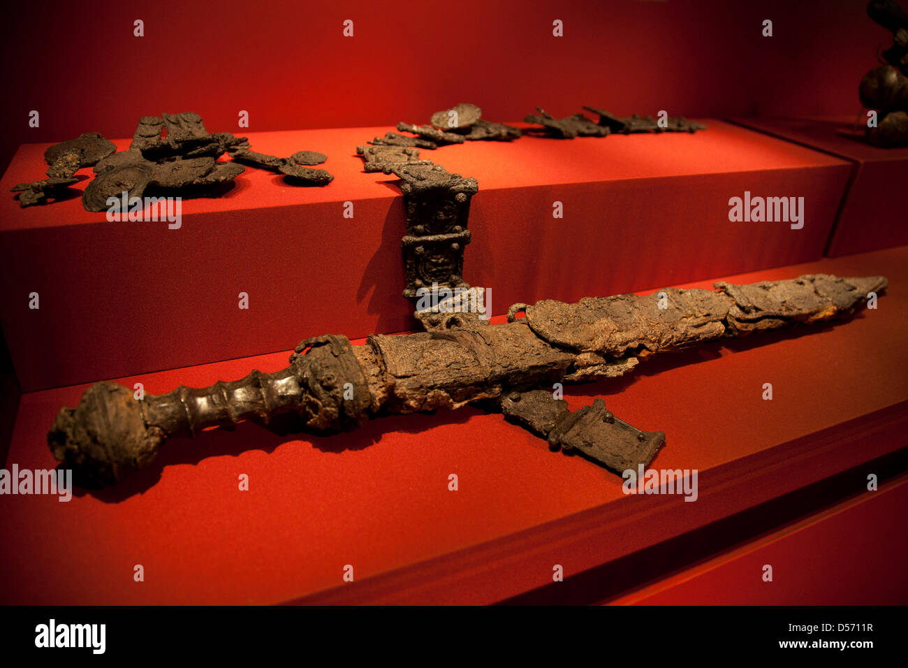 Londra, Regno Unito. Martedì 26 marzo 2013. La vita e la morte a Pompei ed Ercolano in mostra al British Museum. Riunendo oltre 250 oggetti, sia le recenti scoperte e celebrato reperti da scavi in precedenza. Armi e utensili, eventualmente di un soldato. Annuncio 1-79. Credito: Michael Kemp/Alamy Live News Foto Stock