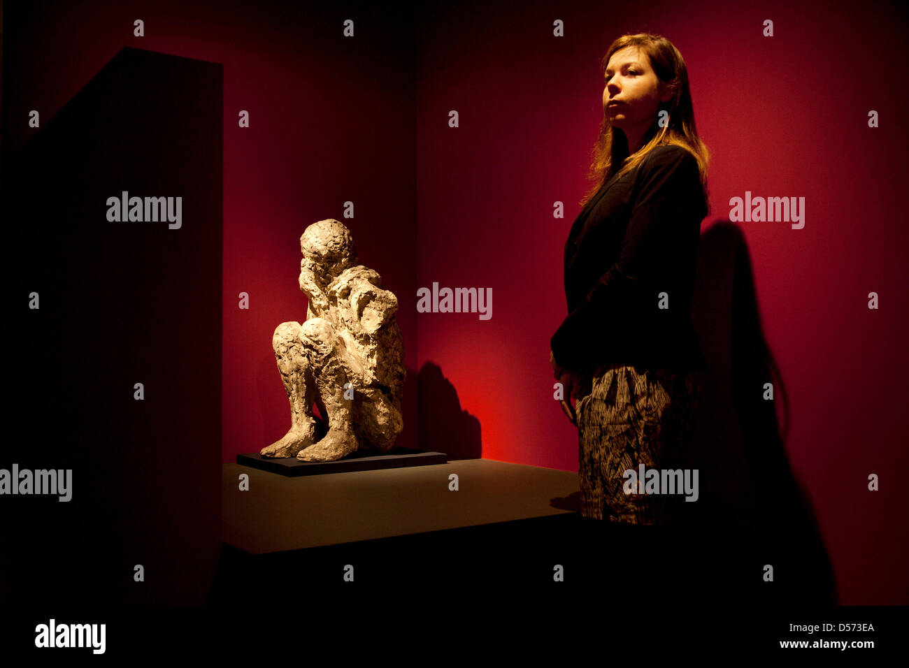 Londra, Regno Unito. Martedì 26 marzo 2013. La vita e la morte a Pompei ed Ercolano in mostra al British Museum. Riunendo oltre 250 oggetti, sia le recenti scoperte e celebrato reperti da scavi in precedenza. Gli archeologi ha denominato questo uomo "mulattiere' o mule driver dopo un mulo è stato trovato nelle vicinanze. La figura è stata trovata accovacciato sul terreno come un mendicante, una tragica figura. Credito: Michael Kemp/Alamy Live News Foto Stock