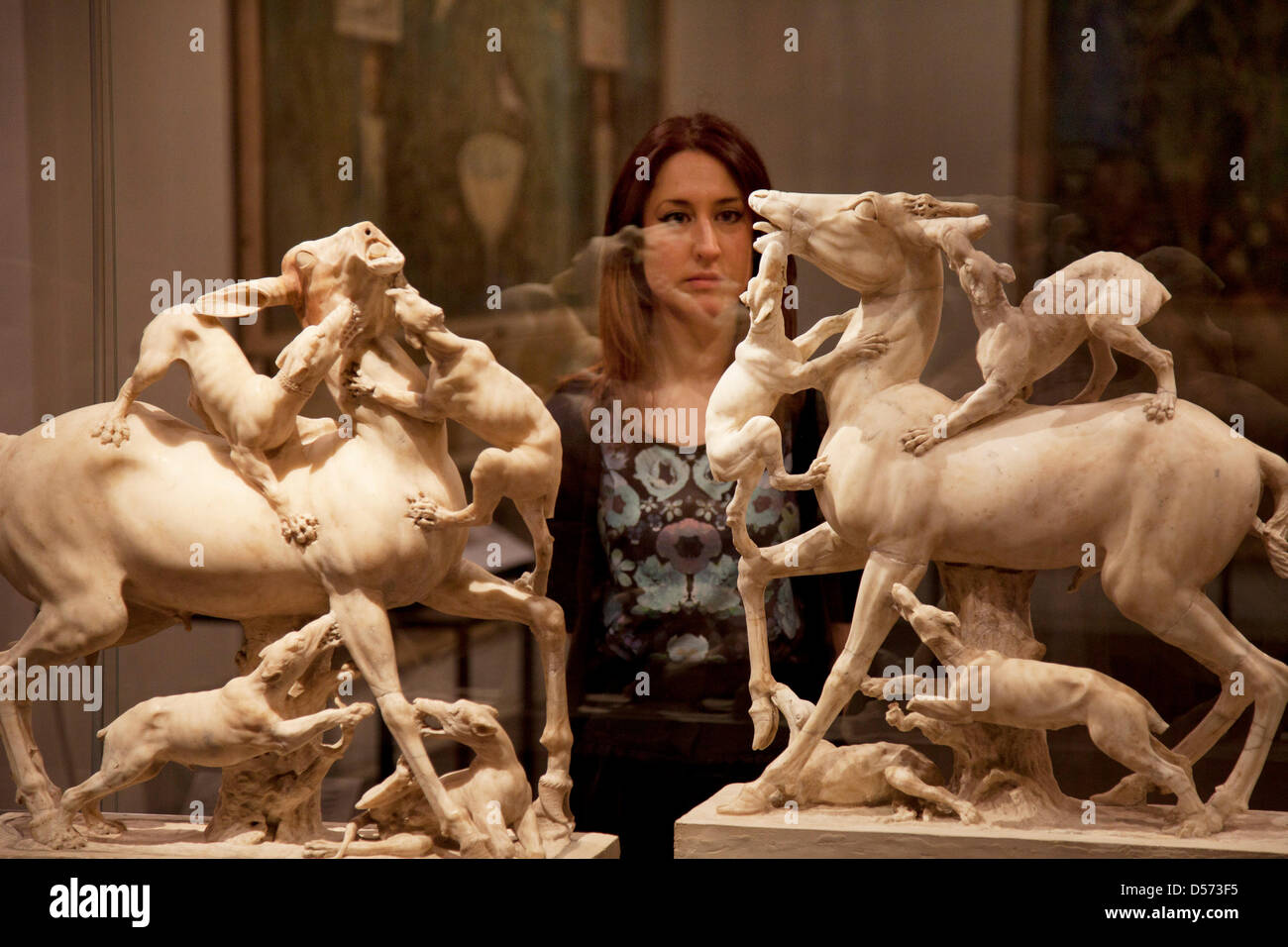 Londra, Regno Unito. Martedì 26 marzo 2013. La vita e la morte a Pompei ed Ercolano in mostra al British Museum. Riunendo oltre 250 oggetti, sia le recenti scoperte e celebrato reperti da scavi in precedenza. Statua di cervi, Casa dei Cervi, Ercolano, AD 1-79. Credito: Michael Kemp/Alamy Live News Foto Stock
